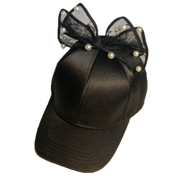 Aktuális női sapka szalaggal és gyöngyökkel több színben