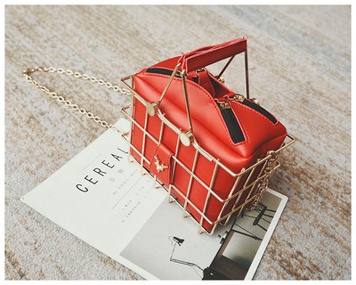 ÚJ Modern női táska eco bőrből több színben, fém elemmel