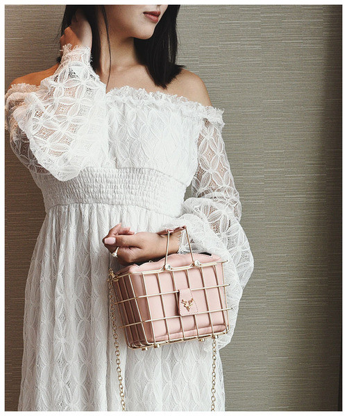 ÚJ Modern női táska eco bőrből több színben, fém elemmel