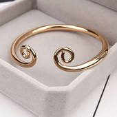 Κομψό γυναικείο βραχιόλι σε ασημί και χρυσό χρώμα