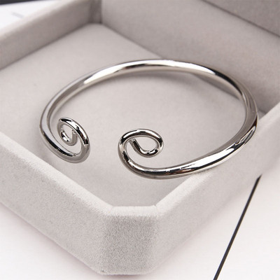 Κομψό γυναικείο βραχιόλι σε ασημί και χρυσό χρώμα