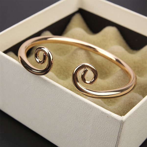 Κομψό γυναικείο βραχιόλι σε ασημί και χρυσό χρώμα