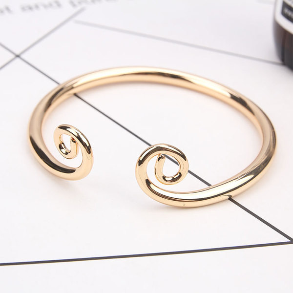 Κομψό γυναικείο βραχιόλι σε ασημί και χρυσό χρώμα