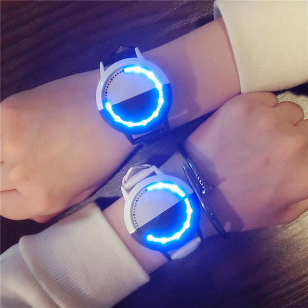 Világító férfi karóra bőr szíjakkal és karkötővel - többféle modell