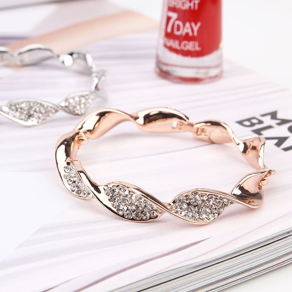 Νέο μοντέλο γυναικείο βραχιόλι σε δύο χρώματα