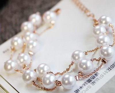 Елегантна дамска гривна с елемент перли