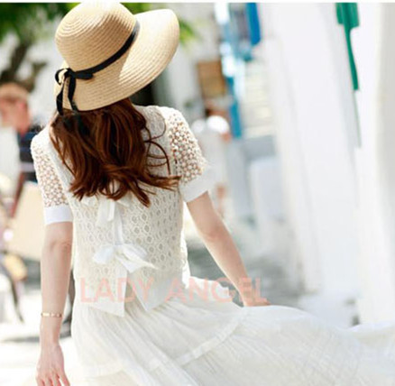 Stílusos női sapka rojtokkal és szalaggal, két színben