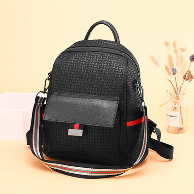 Aktuális vállfogantyús női táska fekete színben