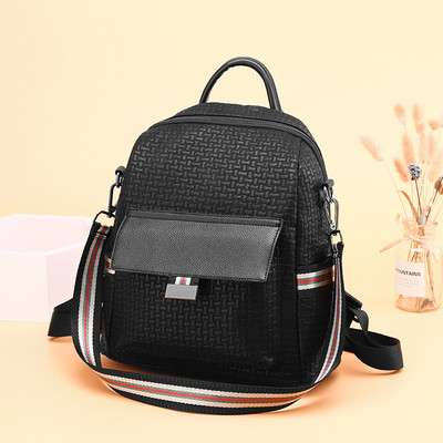 Aktuális vállfogantyús női táska fekete színben