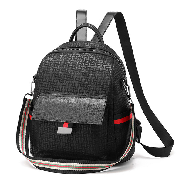 Aktuális vállfogantyús női táska fekete színben