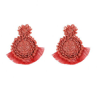 Modern női fülbevaló gyöngyökkel és bojttal, különböző színekben