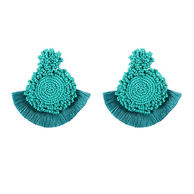 Modern női fülbevaló gyöngyökkel és bojttal, különböző színekben