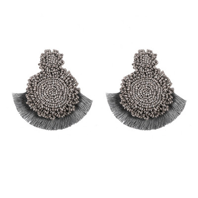 Modern női fülbevaló gyöngyökkel és bojttal, különböző színekben