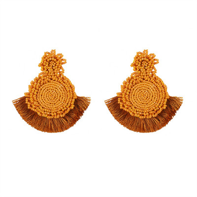 Modern női fülbevaló gyöngyökkel és bojttal, különböző színekben