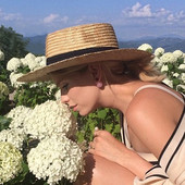 Лятна дамска шапка с периферия в бежов цвят