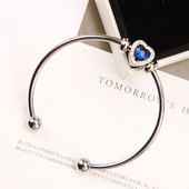 Stílusos női karkötő kövekkel több színben