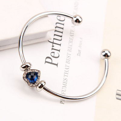 Stílusos női karkötő kövekkel több színben