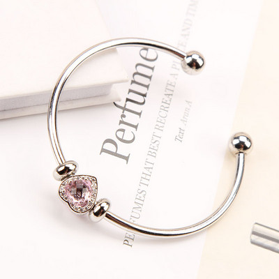 Stílusos női karkötő kövekkel több színben