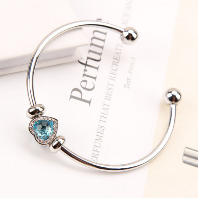 Stílusos női karkötő kövekkel több színben