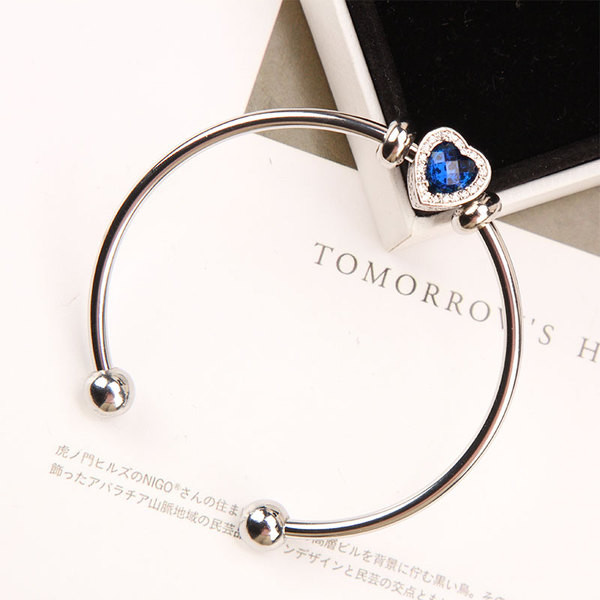 Stílusos női karkötő kövekkel több színben