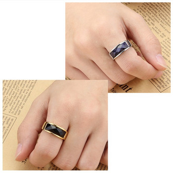 Κομψό δαχτυλίδι για άνδρες σε δύο χρώματα με μαύρη πέτρα