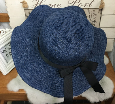 Stílusos női sapka szalaggal, négy színben