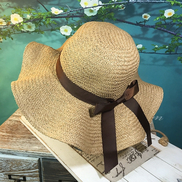 Stílusos női sapka szalaggal, négy színben