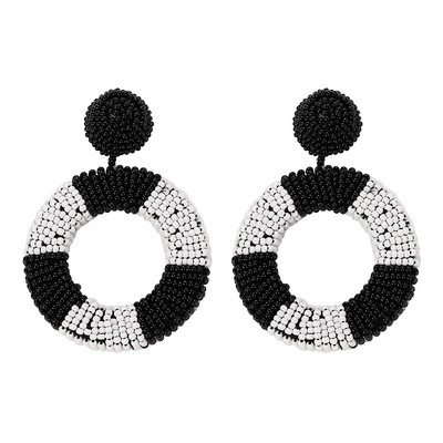 Modern női fülbevaló gyöngyökkel, három színben