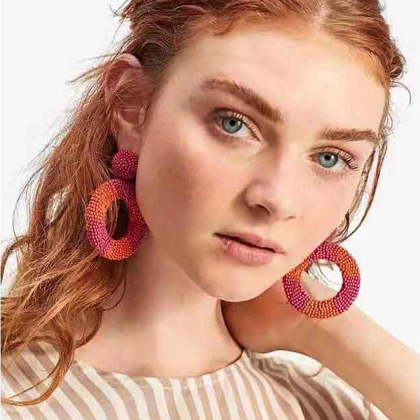 Modern női fülbevaló gyöngyökkel, három színben