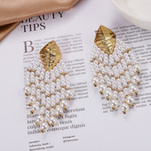 Elegáns hosszú női fülbevaló arany színű gyöngyökkel