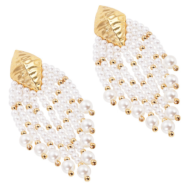 Elegáns hosszú női fülbevaló arany színű gyöngyökkel