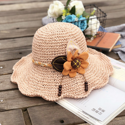 Nyári női sapka rojtokkal és 3D dekorációval több színben