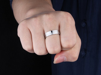 Μοντέρνο ανδρικό δαχτυλίδι  σε ασημί χρώμα