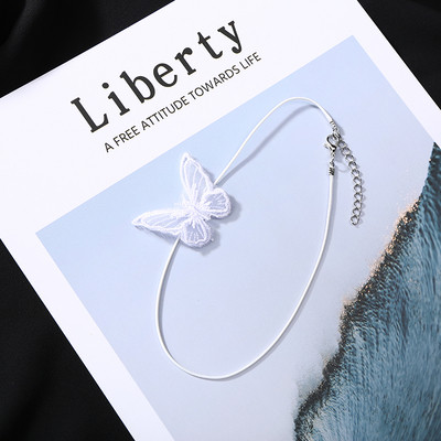 Stílusos női nyaklánc fehér és fekete színben