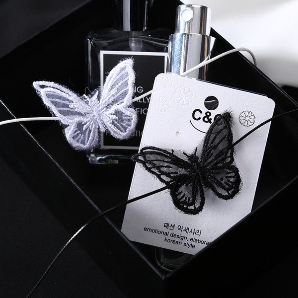 Stílusos női nyaklánc fehér és fekete színben