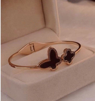 Κομψό γυναικείο βραχιόλι με πεταλούδα σε χρυσό χρώμα