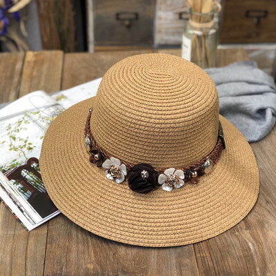 Stílusos női sapka rojtokkal és 3D díszítéssel több színben