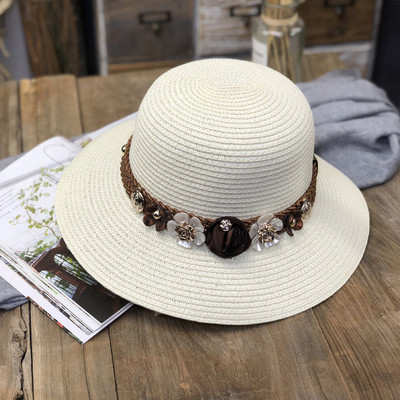 Stílusos női sapka rojtokkal és 3D díszítéssel több színben