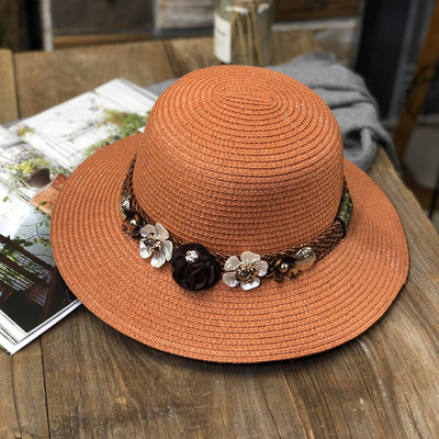 Stílusos női sapka rojtokkal és 3D díszítéssel több színben