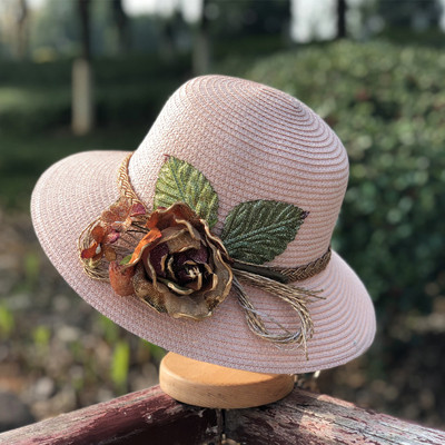 Μοντέρνο γυναικείο καλοκαιρινό καπέλο με λουλούδια σε διάφορα χρώματα
