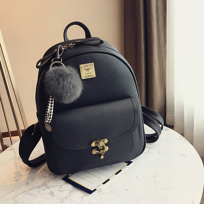 Γυναικείο σακίδιο σε τέσσερα χρώματα με αξεσουάρ