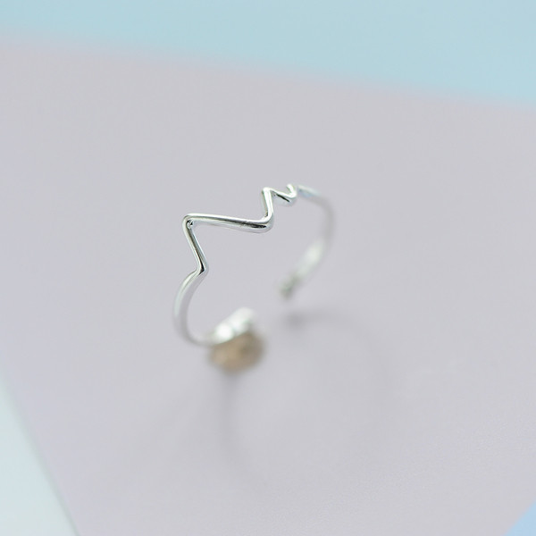 Модерен дамски регулируем пръстен в сребрист цвят