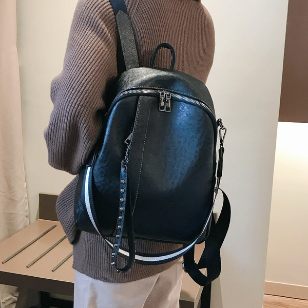 Cipzáras női hátizsák két színben