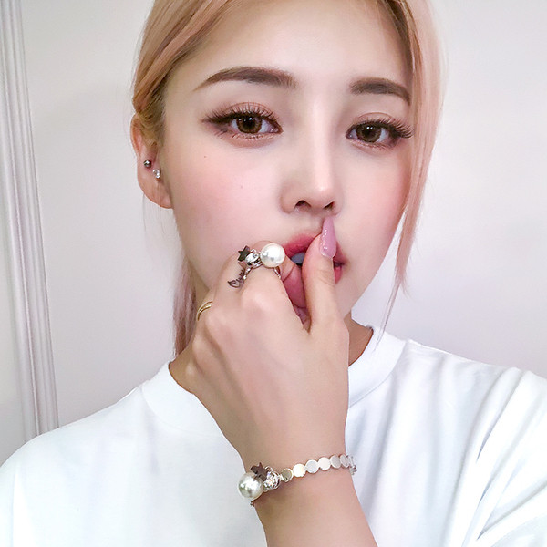 Γυναικείο κομψό δαχτυλίδι με πέτρες  σε ασημί χρώμα