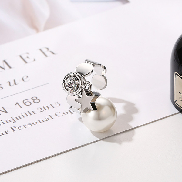 Γυναικείο κομψό δαχτυλίδι με πέτρες  σε ασημί χρώμα