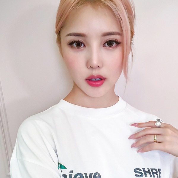 Γυναικείο κομψό δαχτυλίδι με πέτρες  σε ασημί χρώμα