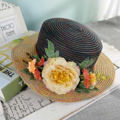 Stílusos női sapka virágos díszítéssel, különböző színekben