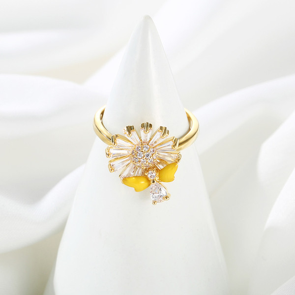 Μοντέρνο γυναικείο δαχτυλίδι  σε σχήμα λουλουδιού