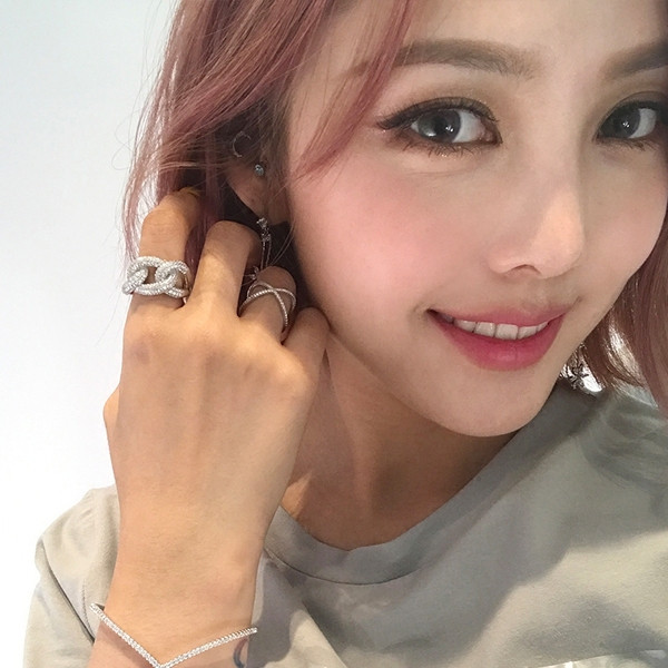 Γυναικείο ρυθμιζόμενο δακτυλίδι με διακοσμητικές πέτρες