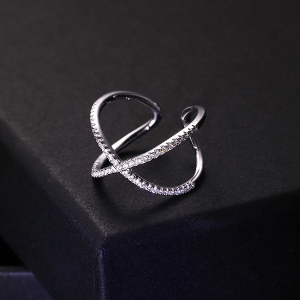 Γυναικείο ρυθμιζόμενο δακτυλίδι με διακοσμητικές πέτρες